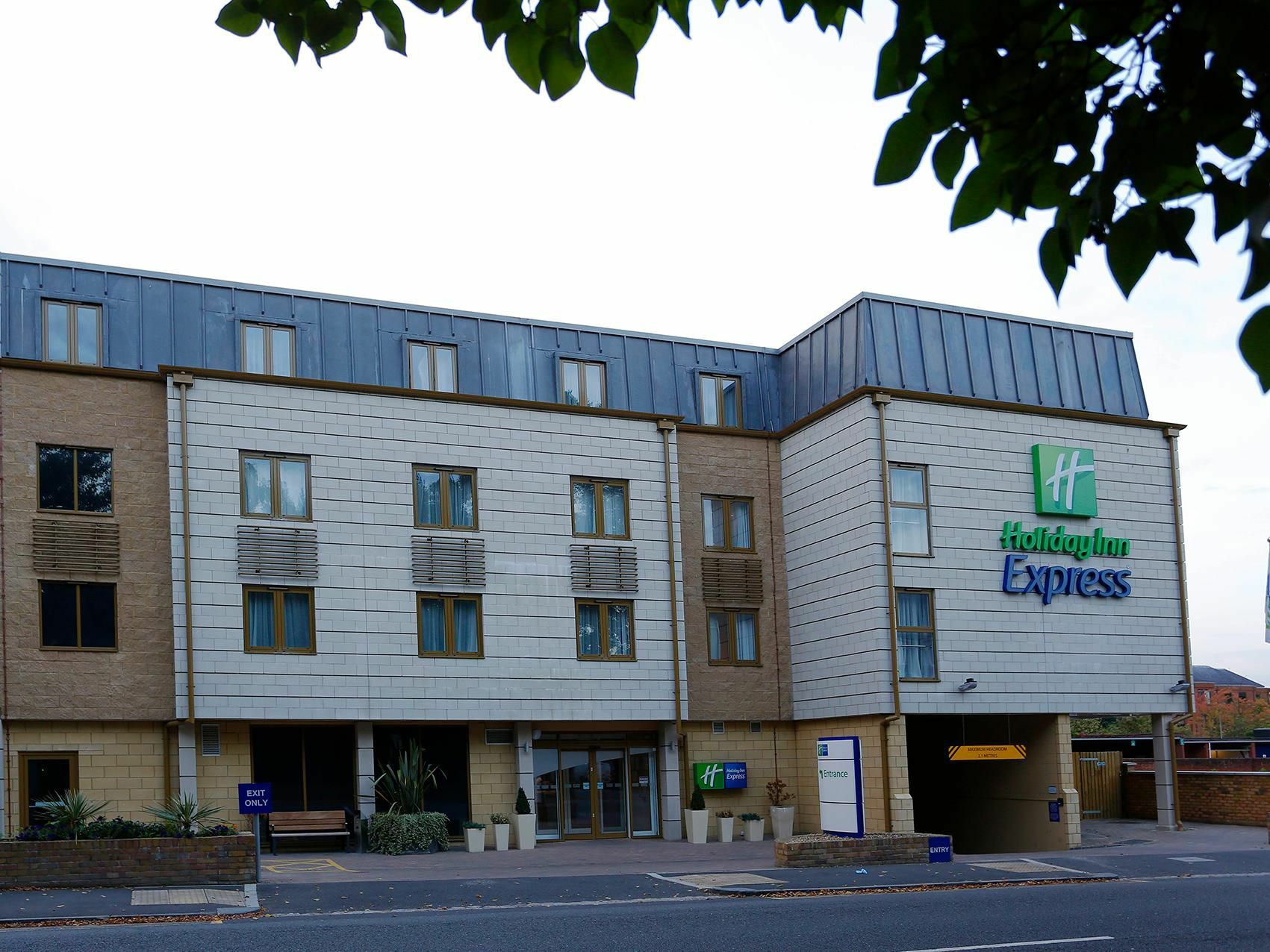 Holiday Inn Express Windsor, An Ihg Hotel Exterior photo